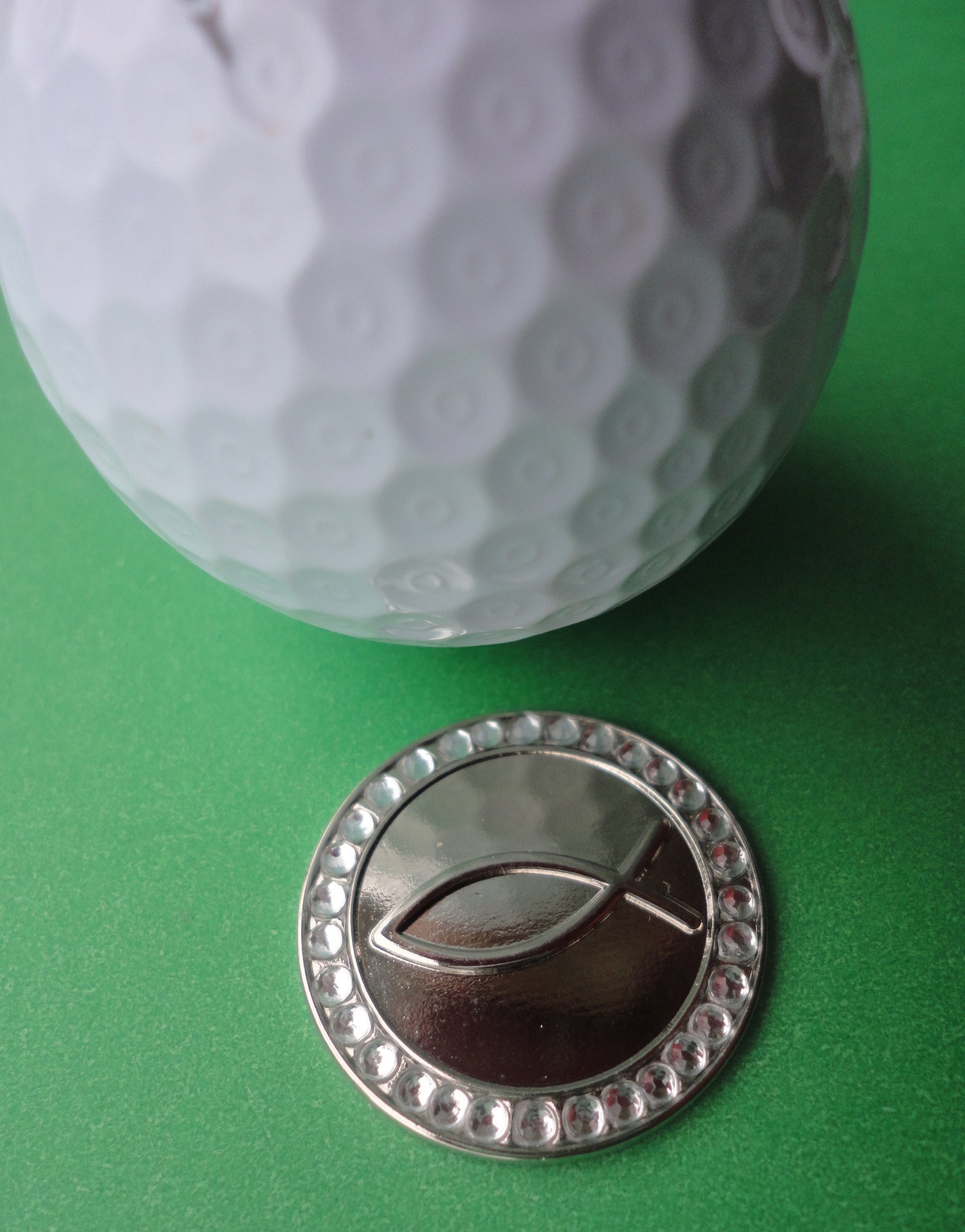 Infinity Fish with Crystals Ball Marker golf ball pic
