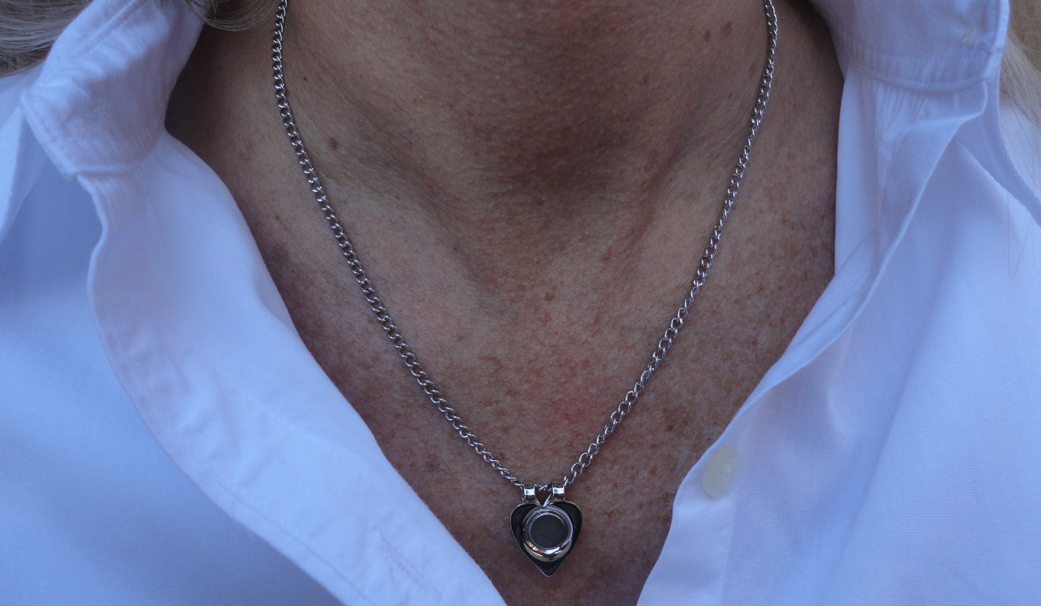 Silver Necklace with Heart Shaped Magnet